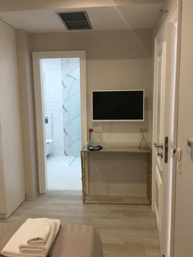 Onira luxury rooms Saranda Extérieur photo